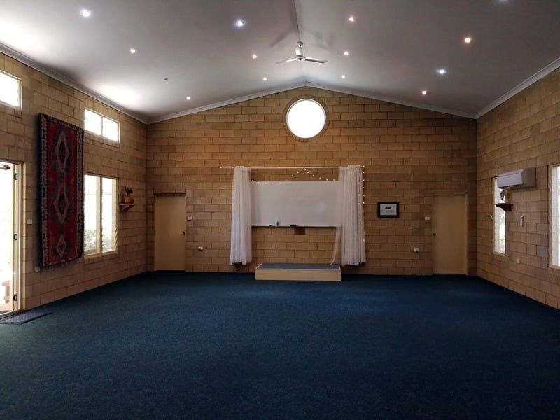 Spacious light-filled conference hall with WiFi